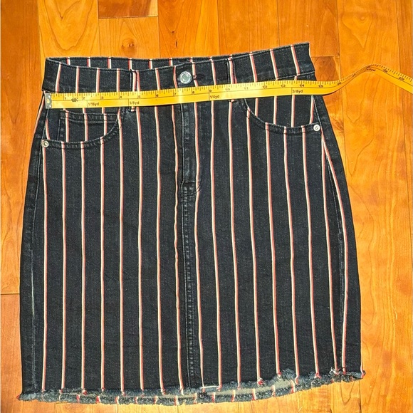 Dynamite women’s US small blue, red and white stretchy denim pencil skirt. - Picture 3 of 8